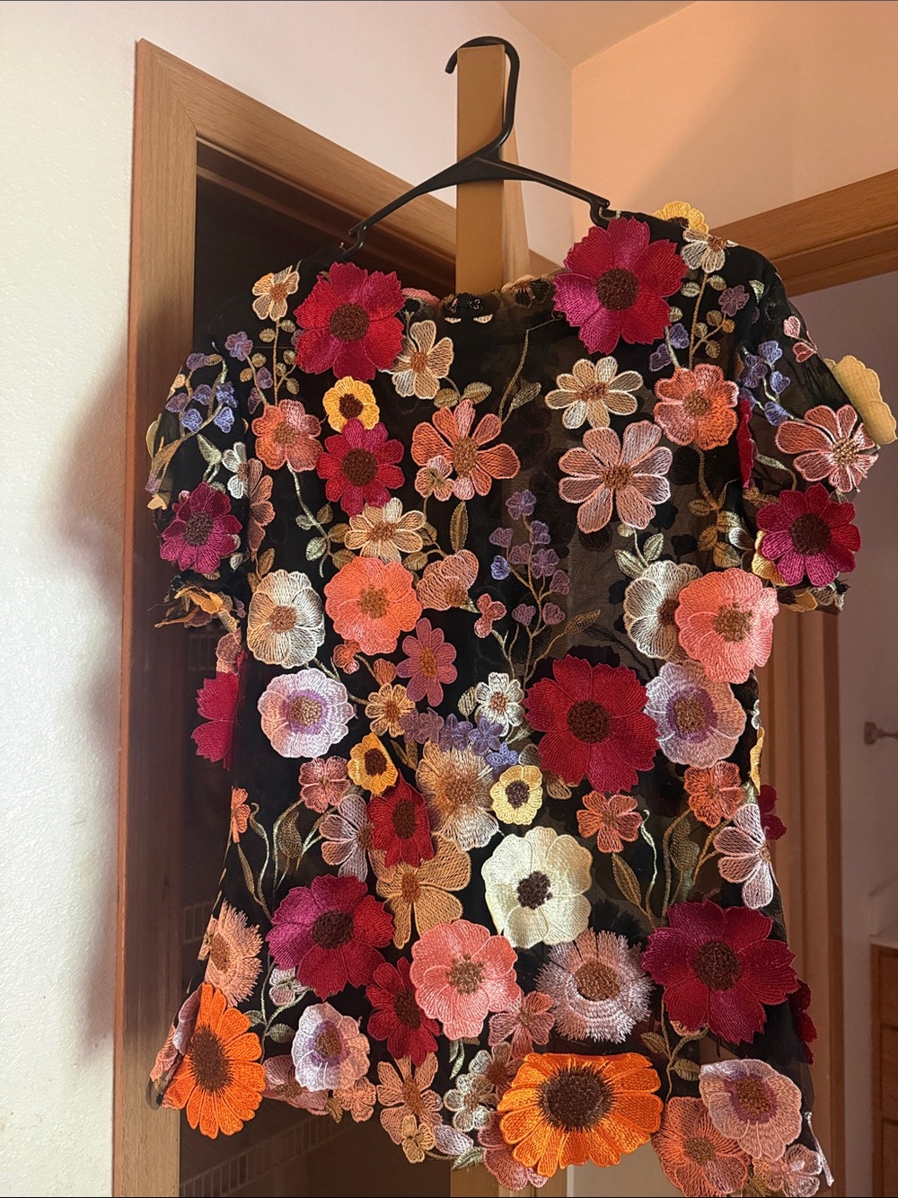 A very beautiful blouse that compliments your body perfectly!!